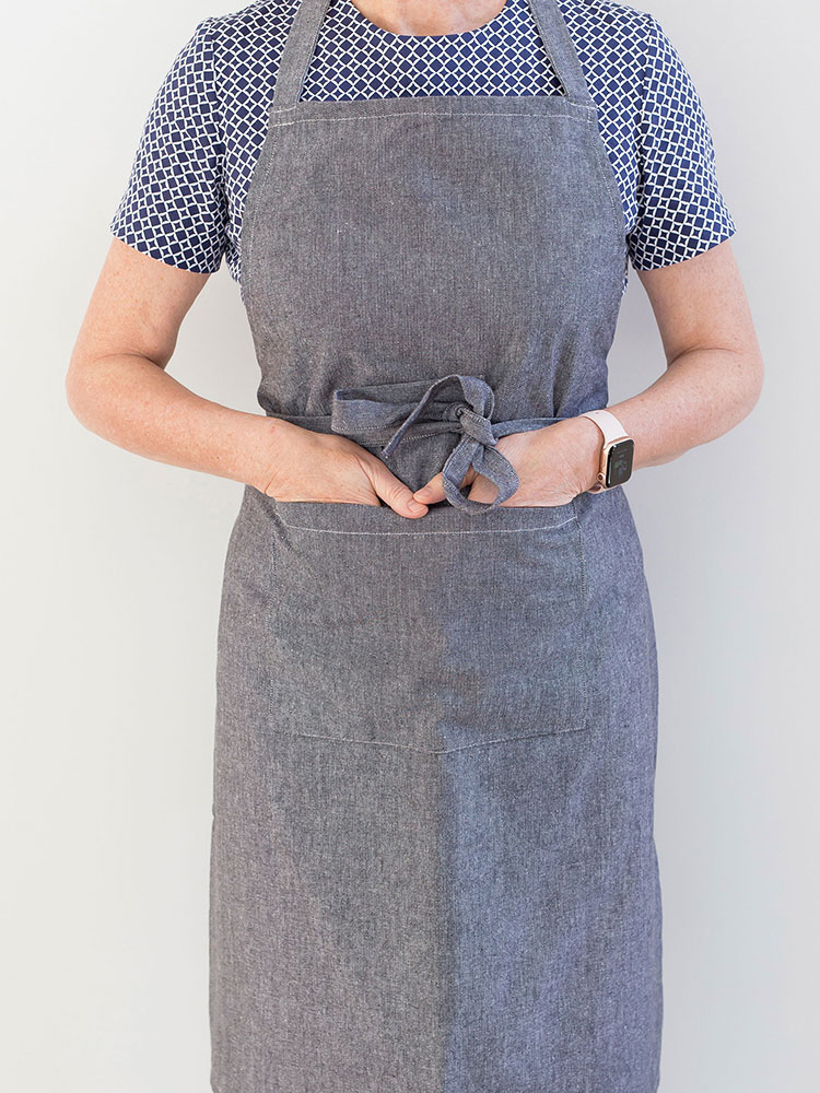 Revana Black Apron